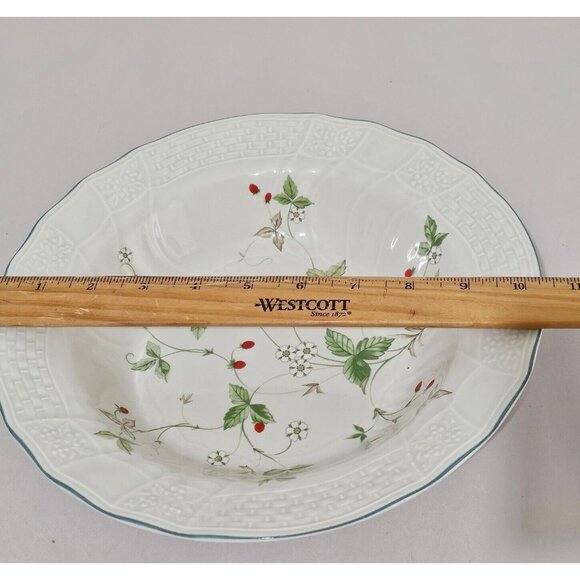 Mikasa Strawberry Fair Serving Bowl 10.25" berries blossoms summer blooms green - Picture 8 of 9